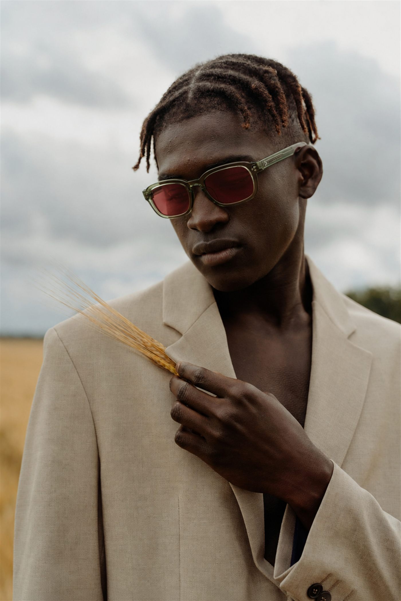 Lunettes Fauves homme portees en exterieur