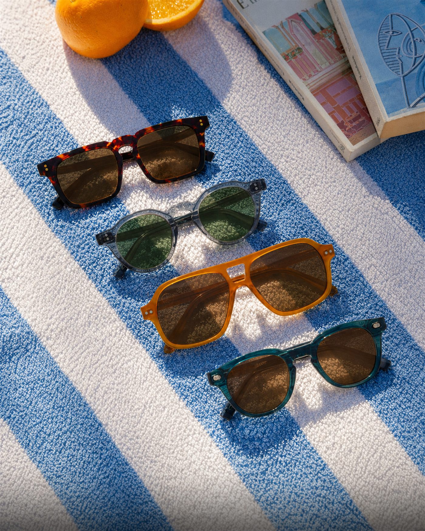 Lunettes de soleil Fauves sur serviette rayee